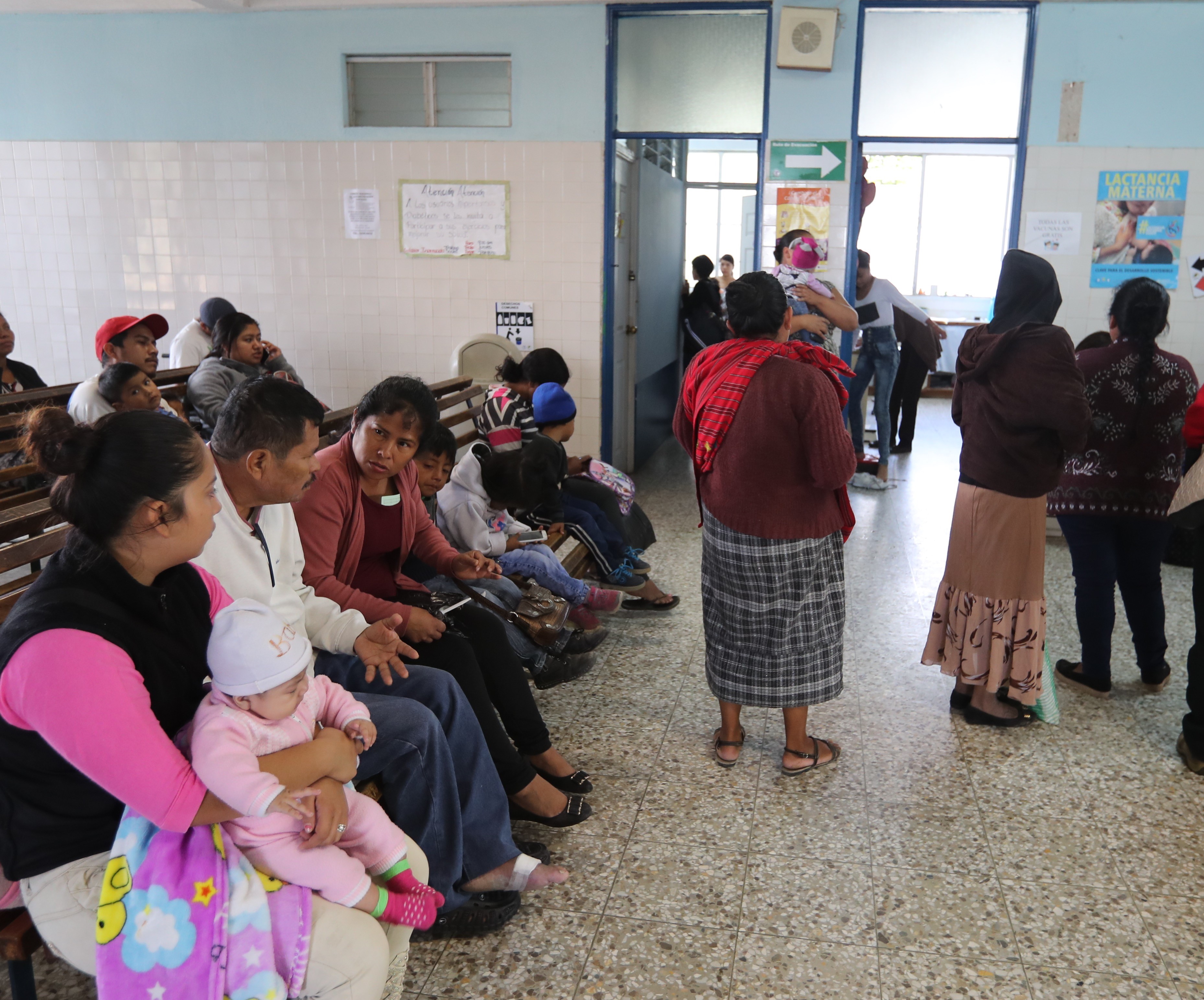 La afluencia a los Centros de Salud y Centros de Atención Permanente comenzará a incrementarse esta semana porque se activará la Red Metropolitana de Salud.  (Foto Prensa Libre: Érick Ávila)