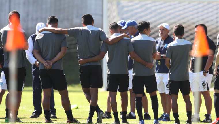 Wálter Claverí definió los 20 jugadores que enfrentará a El Salvador. (Foto Prensa Libre: Francisco Sánchez).