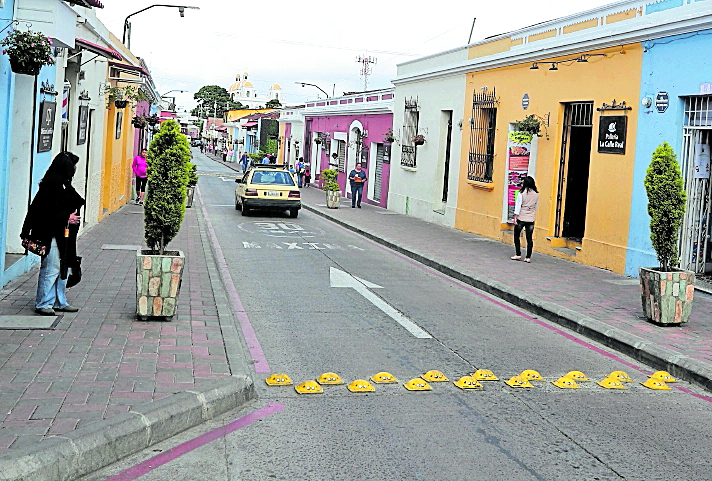Los bares y centros nocturnos de Mixco ya pagan una tasa anual de  Q6 mil. (Foto Prensa Libre: Hemeroteca PL)