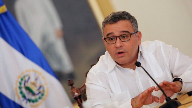 Corte salvadoreña solicita a Interpol detener a expresidente Mauricio Funes. (Foto Prensa Libre: AFP)