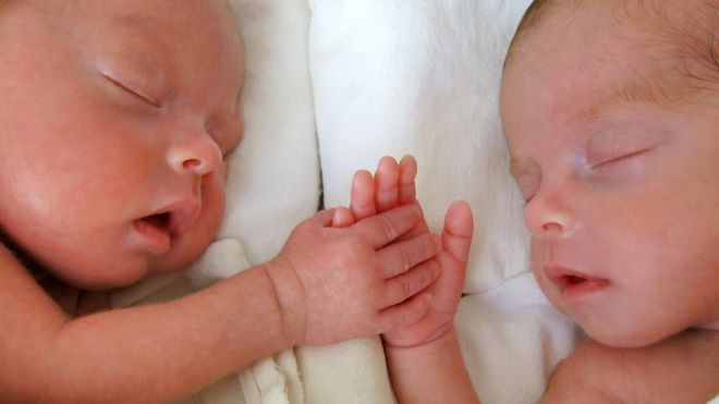 Los gemelos idénticos son invariablemente del mismo sexo, pero un caso en Australia fue la excepción. (Foto Prensa Libre: Getty Images)