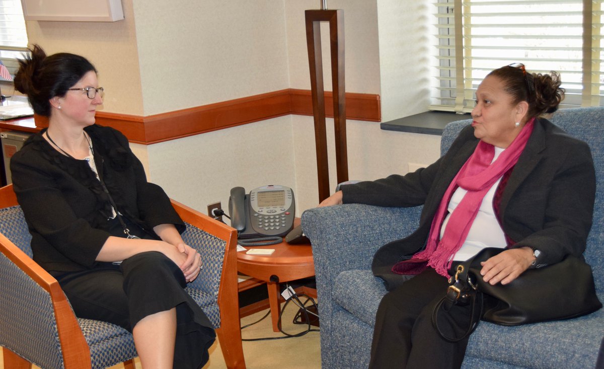 Breier y Porras conversan durante la reunión que se llevó a cabo en el Departamento de Estado de EE. UU. (Foto: @WHAAsstSecty)