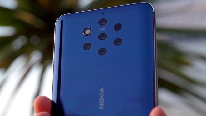 ¿Cuántas cámaras tiene el dorso de tu celular? Nokia 9 PureView es el primero en el mercado que ofrece cinco. (Foto Prensa Libre: BBC)