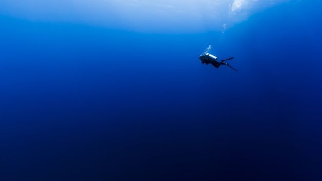 Es probable que el color de los océanos se vuelva más azul, de acuerdo con científicos. (Foto Prensa Libre: Getty Images)