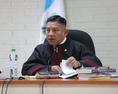 Juez Pablo Xitumul denuncia agresión de inspector de la PNC