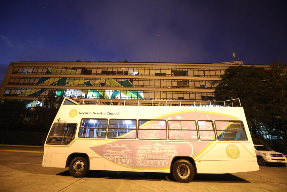 Con el servicio gratuito de buses para recorrer el Centro Histórico se pretende explotar el turismo en ese sector. (Foto Prensa Libre: cortesía)