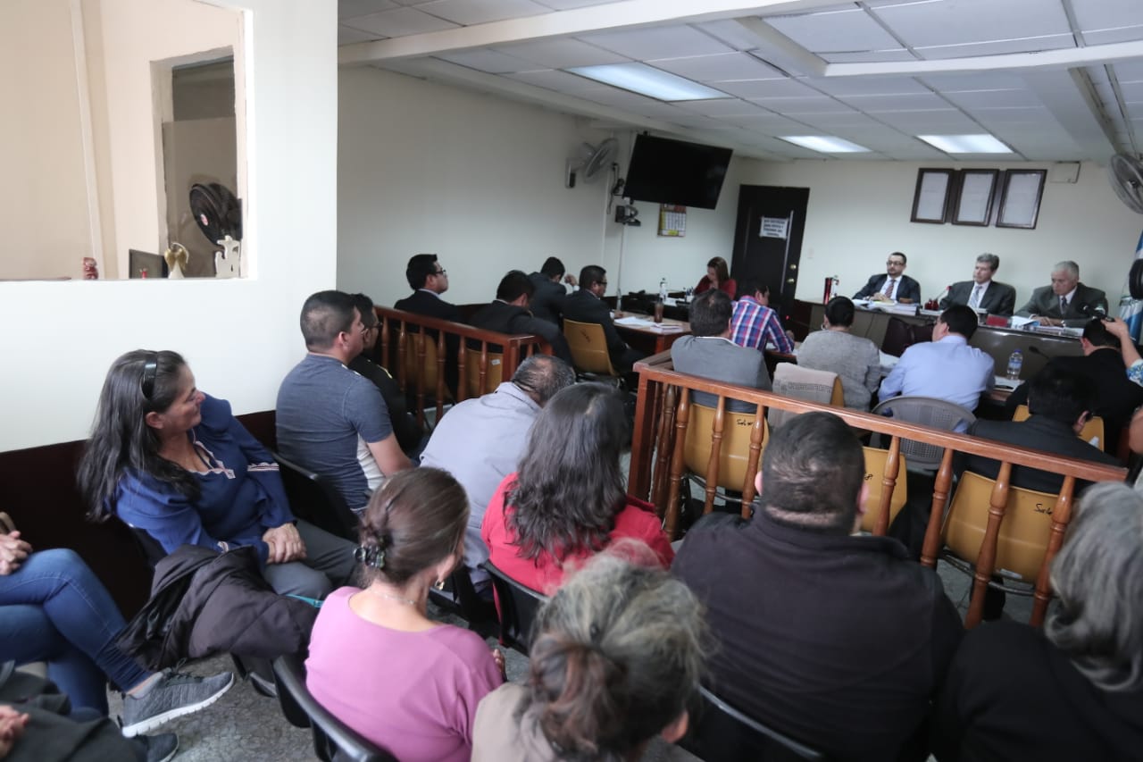 En el Tribunal Segundo Penal, a cargo de Carlos Rivera, se discutieron los alegatos por un fraude a un banco hace cuatro años. (Foto Prensa Libre: Juan Diego González)