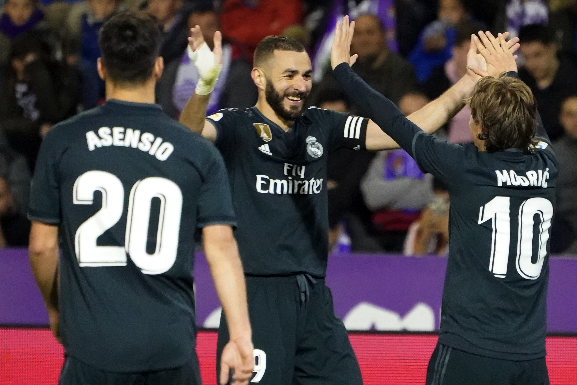 Con un doblete de Benzema el Real Madrid remontó frente al Valladolid. (Foto Prensa Libre: AFP)