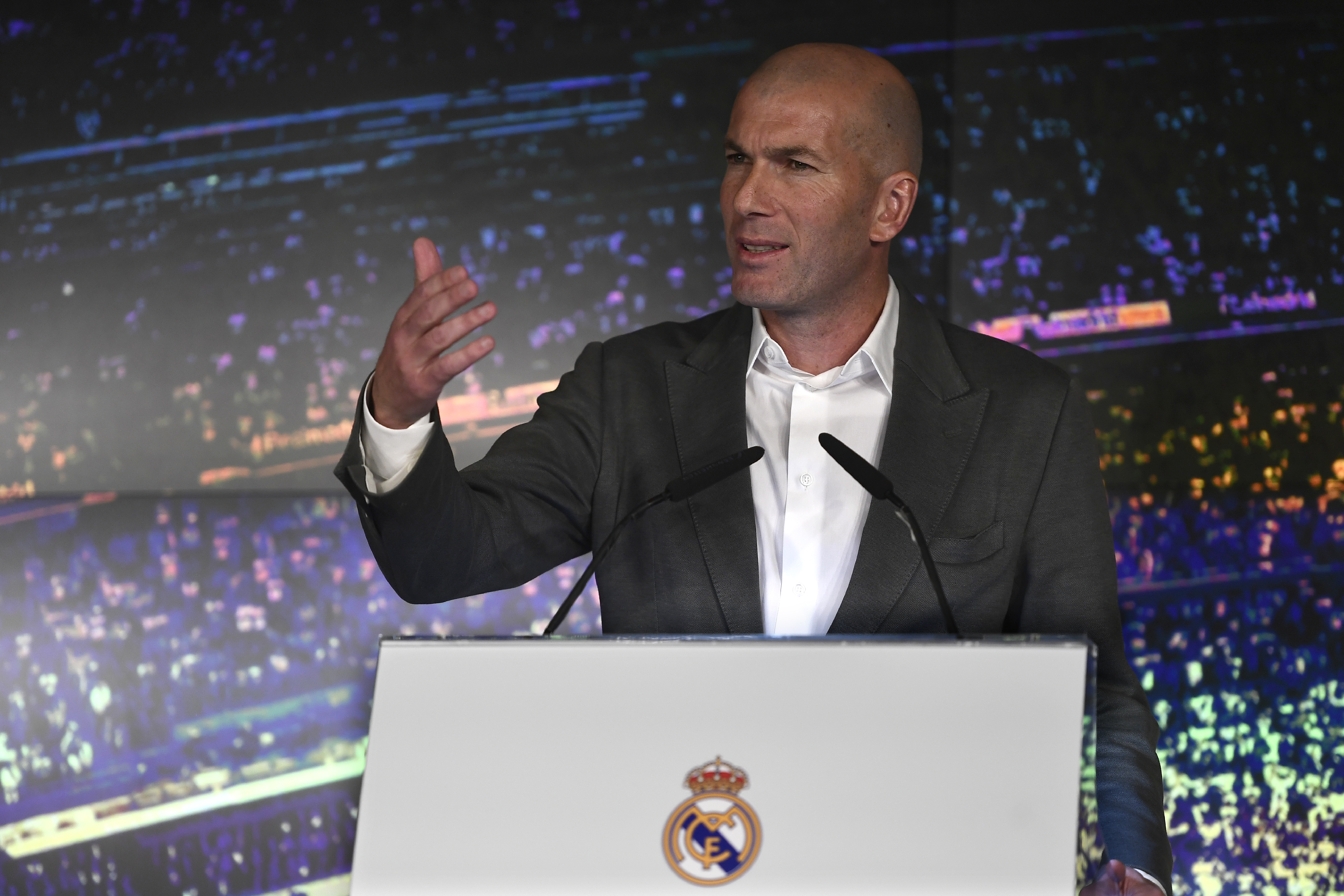 Zinedine Zidane durante su presentación como nuevo entrenador del Real Madrid. (Foto Prensa Libre: AFP)