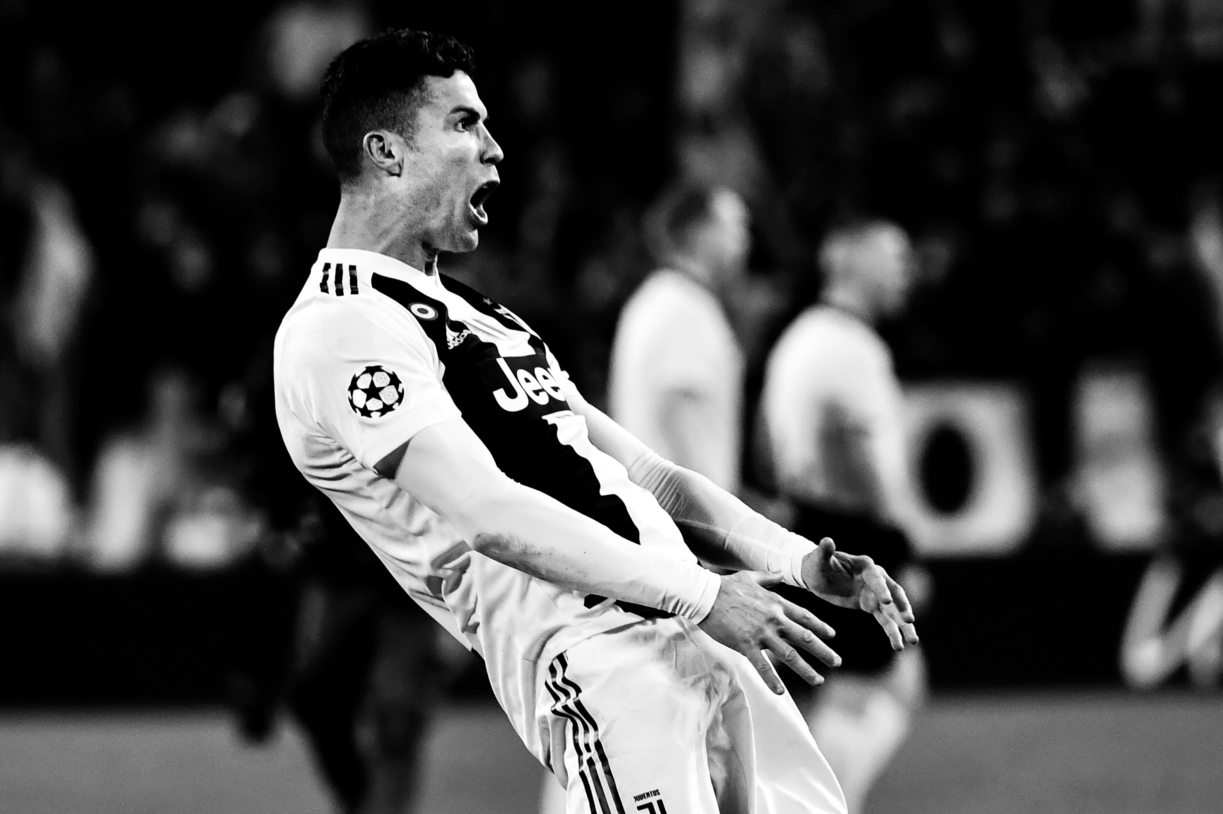 Cristiano Ronaldo se encuentra bajo investigación por este gesto en la victoria del Real Madrid, 3-0 contra el Atlético de Madrid en la vuelta de los octavos de final de la Champions League. (Foto Prensa Libre: AFP)