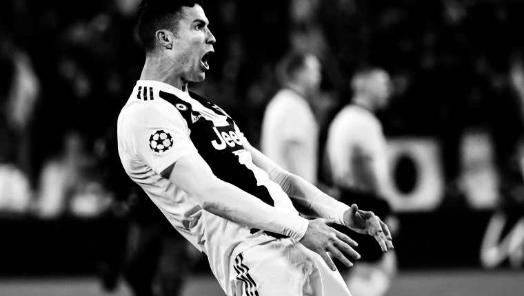 Cristiano Ronaldo se encuentra bajo investigación por este gesto en la victoria del Real Madrid, 3-0 contra el Atlético de Madrid en la vuelta de los octavos de final de la Champions League. (Foto Prensa Libre: AFP)