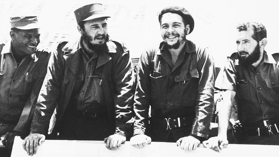 Fidel Castro y Ernesto "Che" Guevara intentaron exportar la revolución a otros países de América Latina. GETTY IMAGES