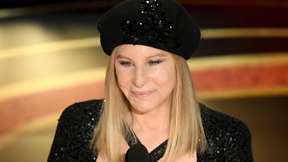 Barbra Streisand causó un gran revuelo al opinar sobre las acusaciones de abuso sexual a menores que pesan contra Michael Jackson. (Foto Prensa Libre: Getty Images)