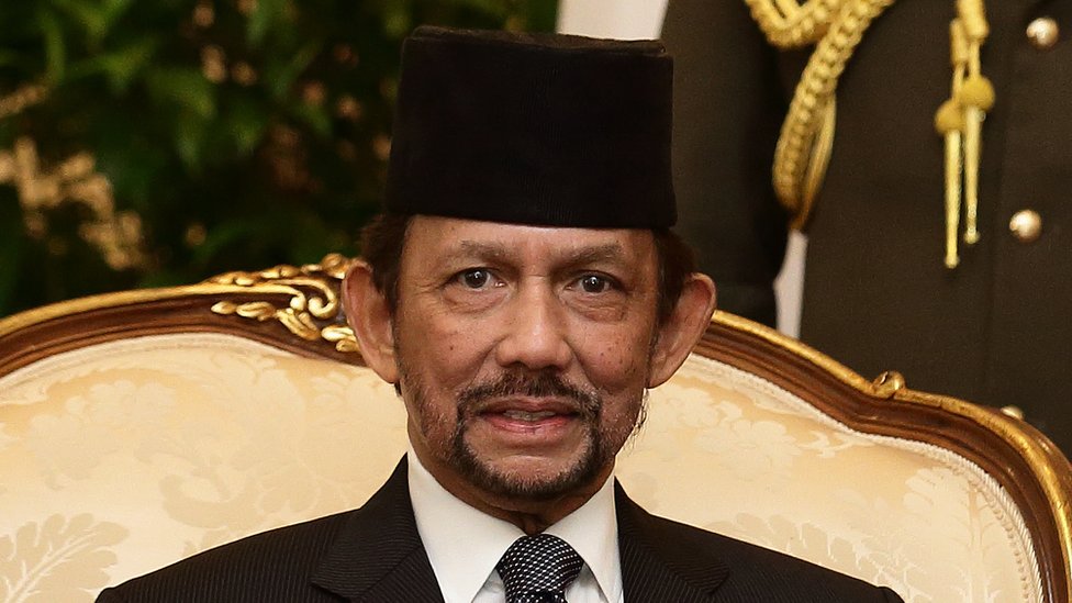 El sultán de Brunéi, Hassanal Bolkiah, pondrá en práctica la pena capital para homosexuales, entre otras leyes que causan controversia. Foto:Getty Images