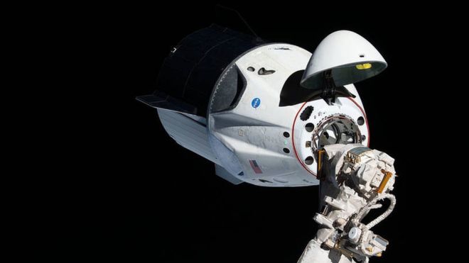 La nave Crew Dragon logró acoplarse con éxito a la Estación Espacial Internacional. En su regreso a la Tierra este viernes debió soportar temperaturas de mil 600 grados centígrados. NASA