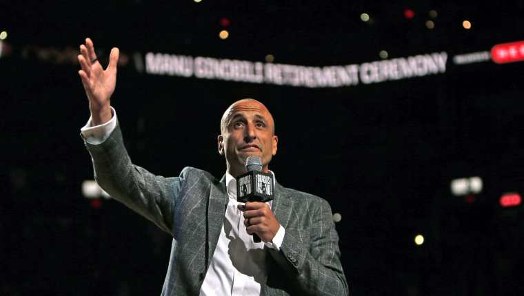 Manu Ginóbili durante su noche especial con los Spurs de San Antonio. (Foto Prensa Libre: AFP)