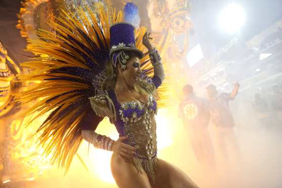 El principal atractivo del Carnaval son los motivos coloridos de los difraces. 