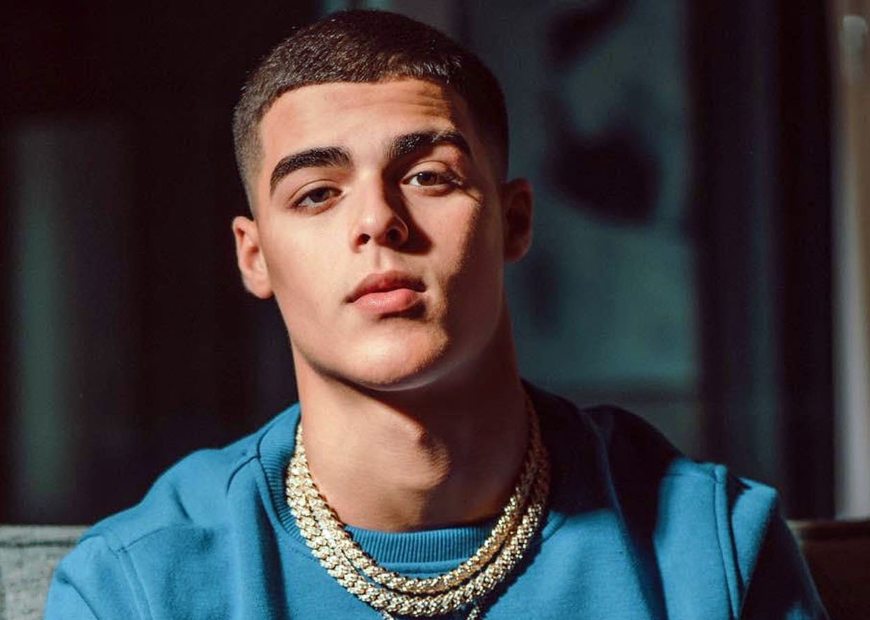 El joven cantante puertorriqueño Jefnier Osorio es conocido artísticamente como Lunay. (Foto Prensa Libre: EFE)