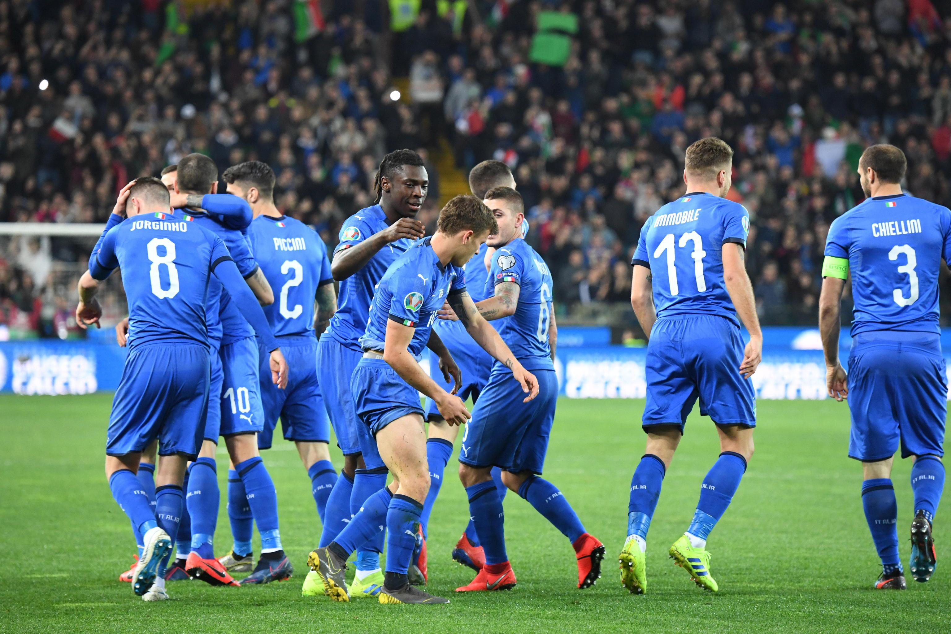 Así festejaron los jugadores de Italia este sábado. (Foto Prensa Libre: EFE)