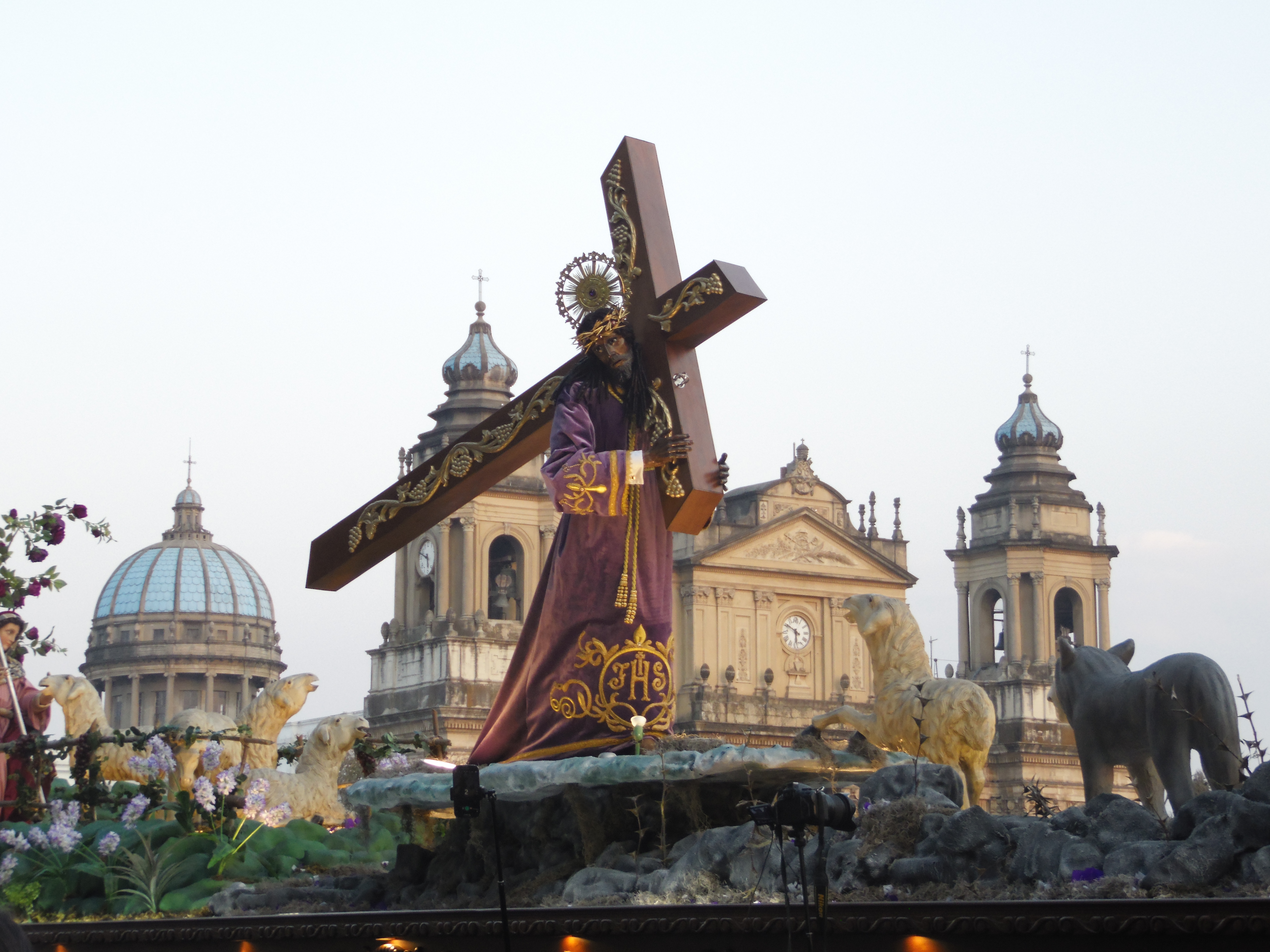    El Nazareno Redentor del Mundo del Barrio El Gallito zona 3, cumple 70 años de haber sido esculpido por Francisco Tánchez.