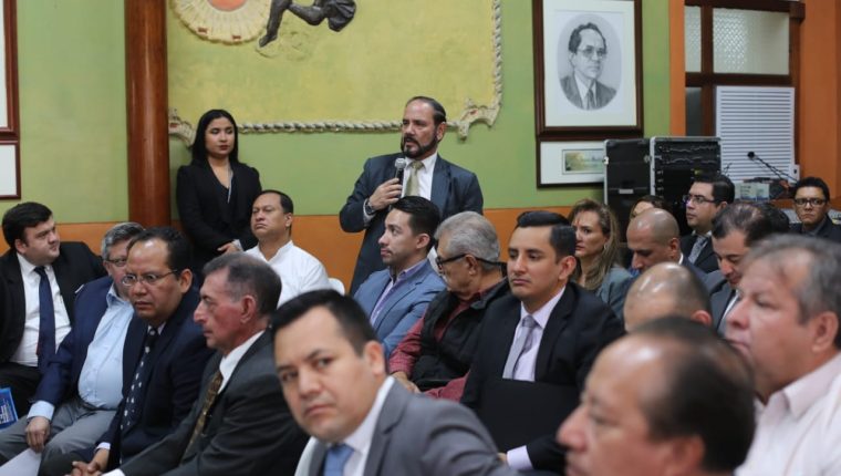 Partidos impugnarÃ¡n las sanciones que emitiÃ³ el Registro de Ciudadanos, a cargo de Leopoldo Guerra -c-. (Foto Prensa Libre: Hemeroteca PL)