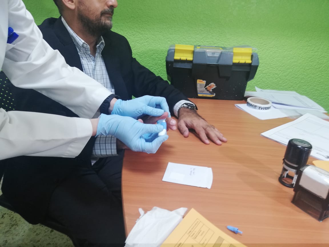 Pruebas voluntarias entregadas al Banco de Datos Genéticos de Inacif. (Foto Prensa Libre: Verónica Orantes)