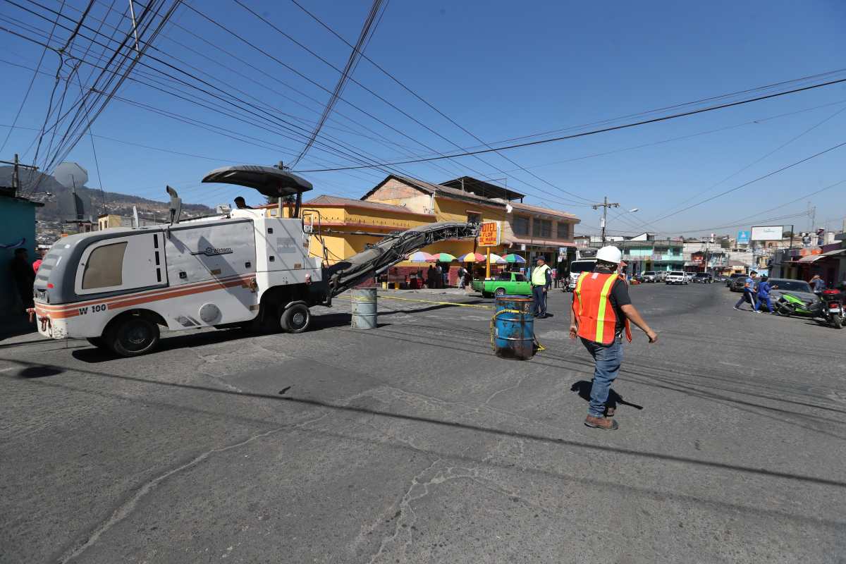 Dentro del proyecto “conservación de calles y avenidas de Quetzaltenango” está la reparación de las calles de la colonia Molina. (Foto Prensa Libre: Mynor Toc)