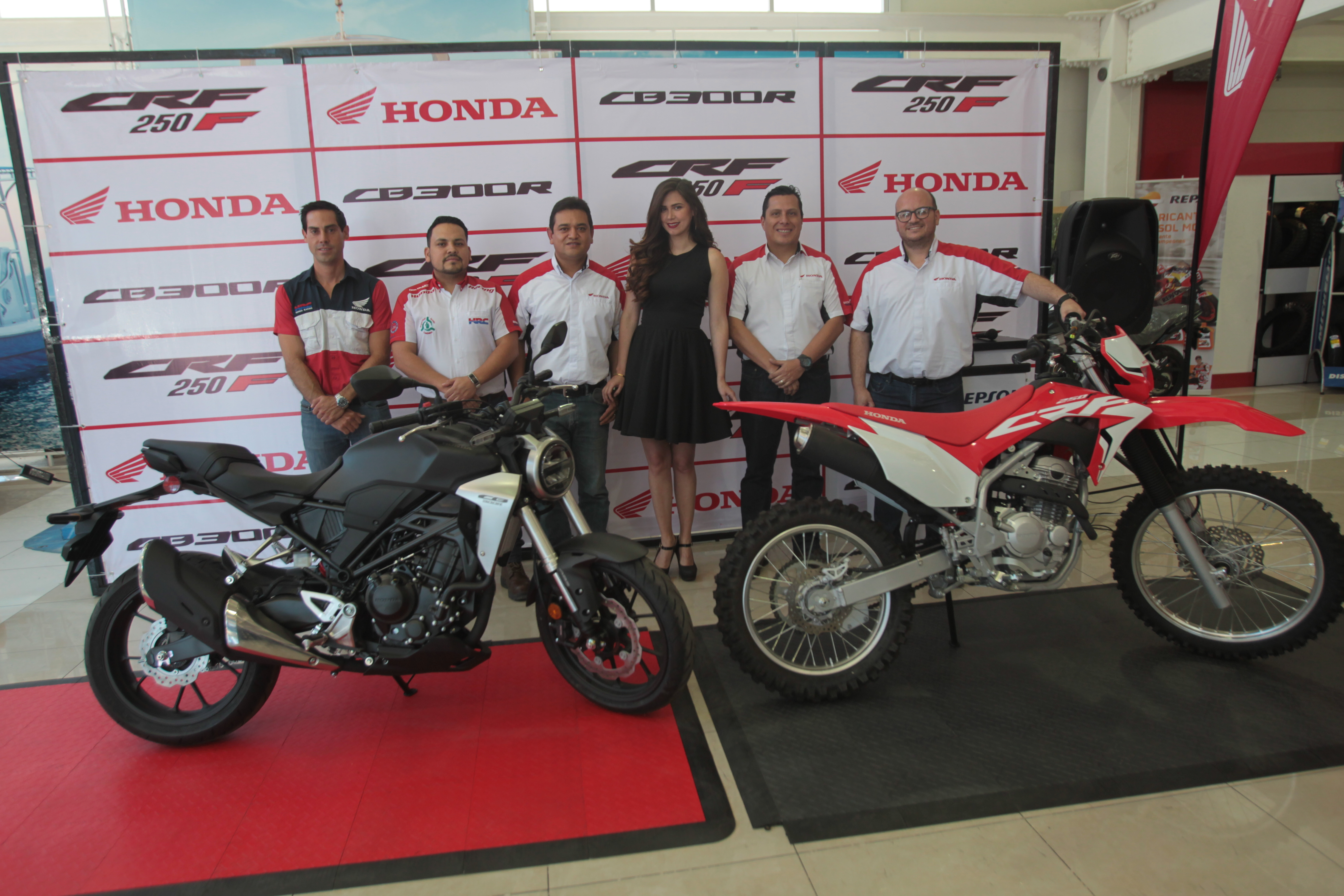 Personeros de Honda Guatemala presentaron los dos nuevos modelos de motocicletas.