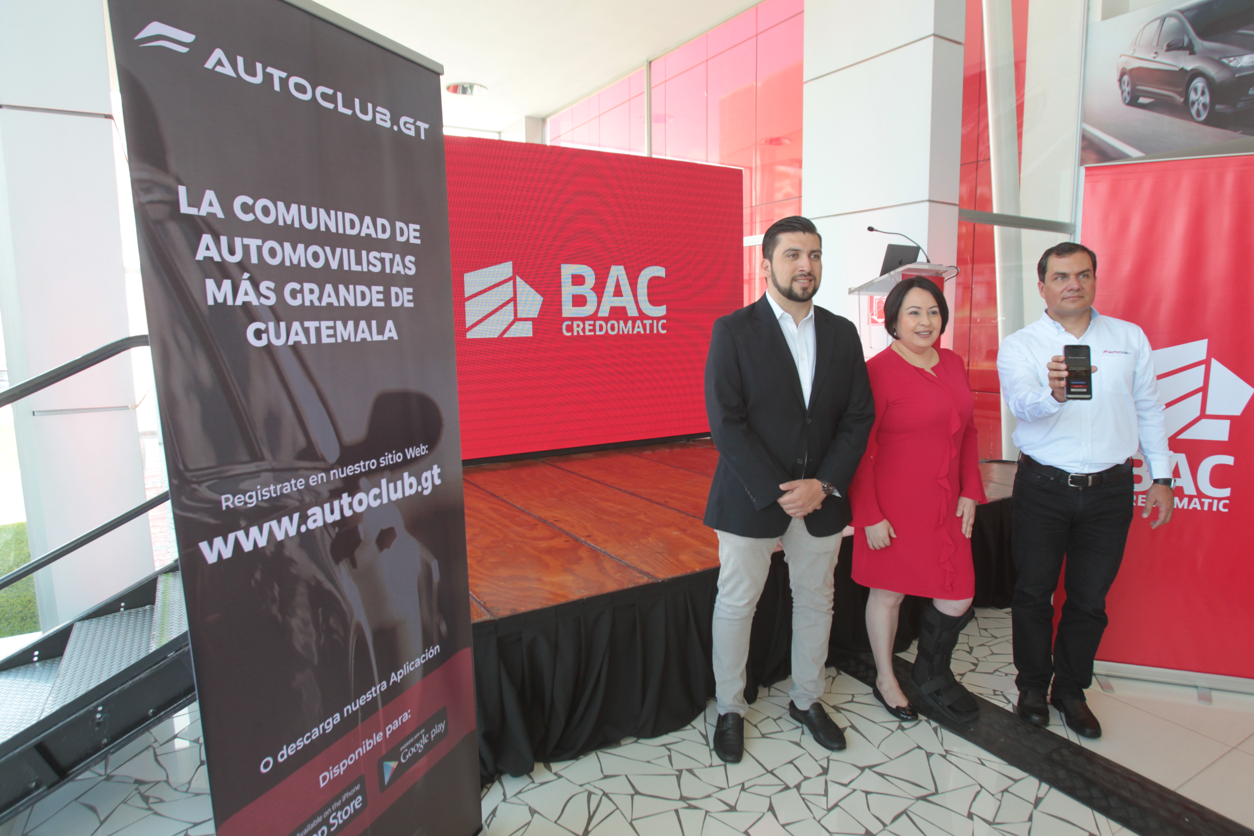 Representantes de Honda, BAC Credomatic y Autoclub.GT en la presentación dela plataforma