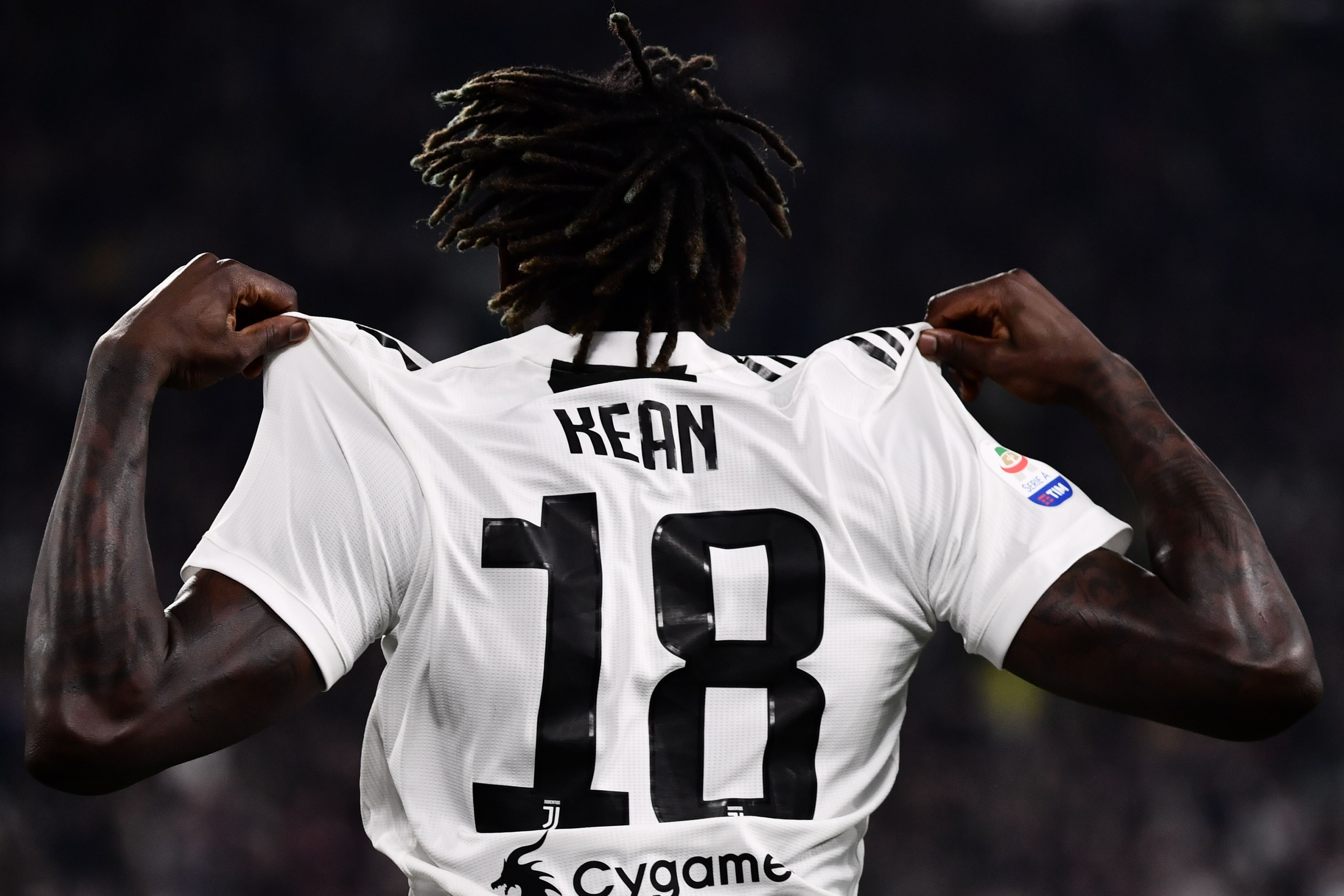 El jugador italiano Kean está siendo la sensación en su país. (Foto Prensa Libre: AFP)