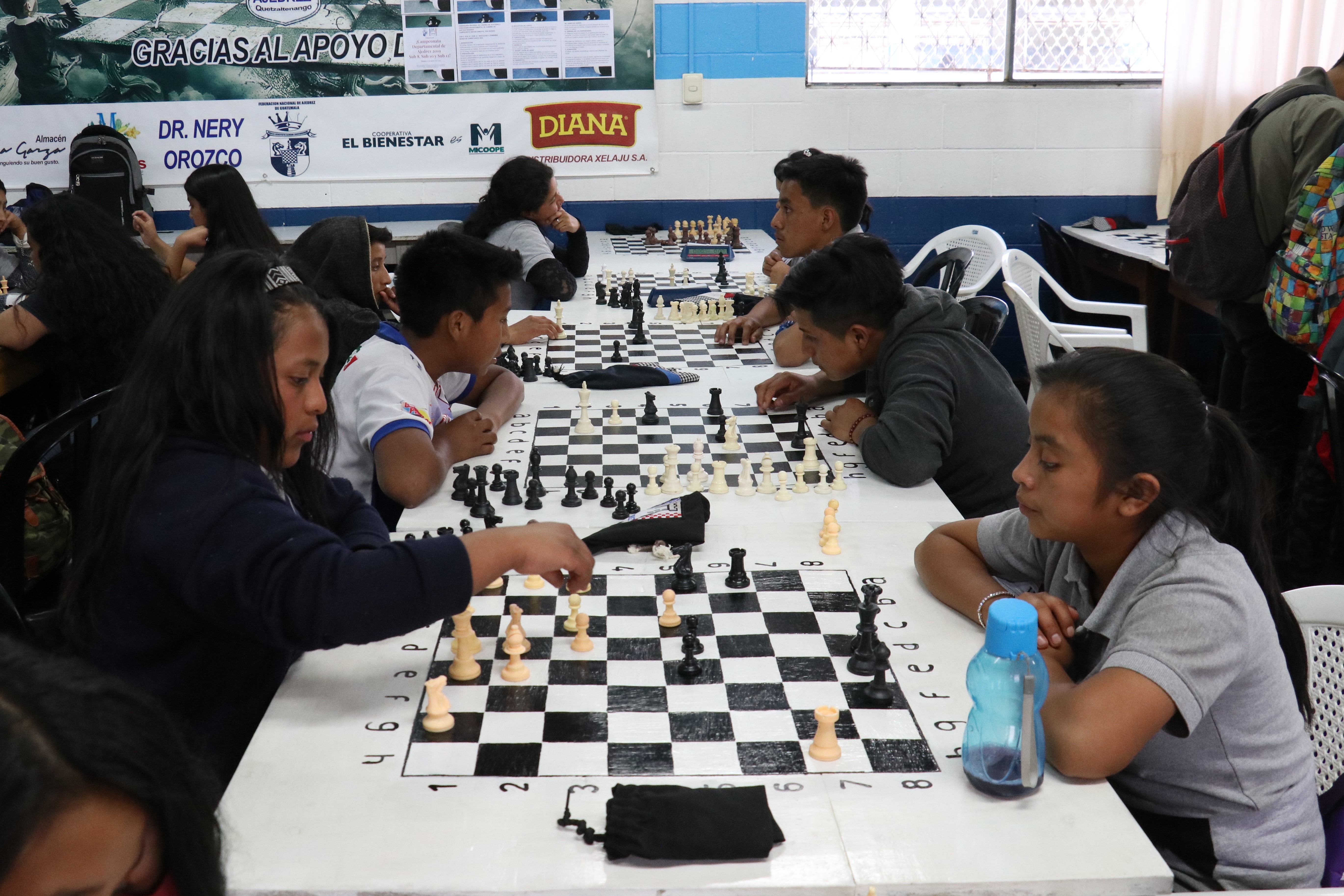 El ajedrez online recolecta fanáticos jóvenes de la ciudad