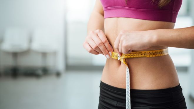 La explicación de por qué a unas personas les cuesta más bajar de peso que a otras podría estar en las bacterias que tienen en la flora intestinal. (Foto Prensa Libre: Getty Images)