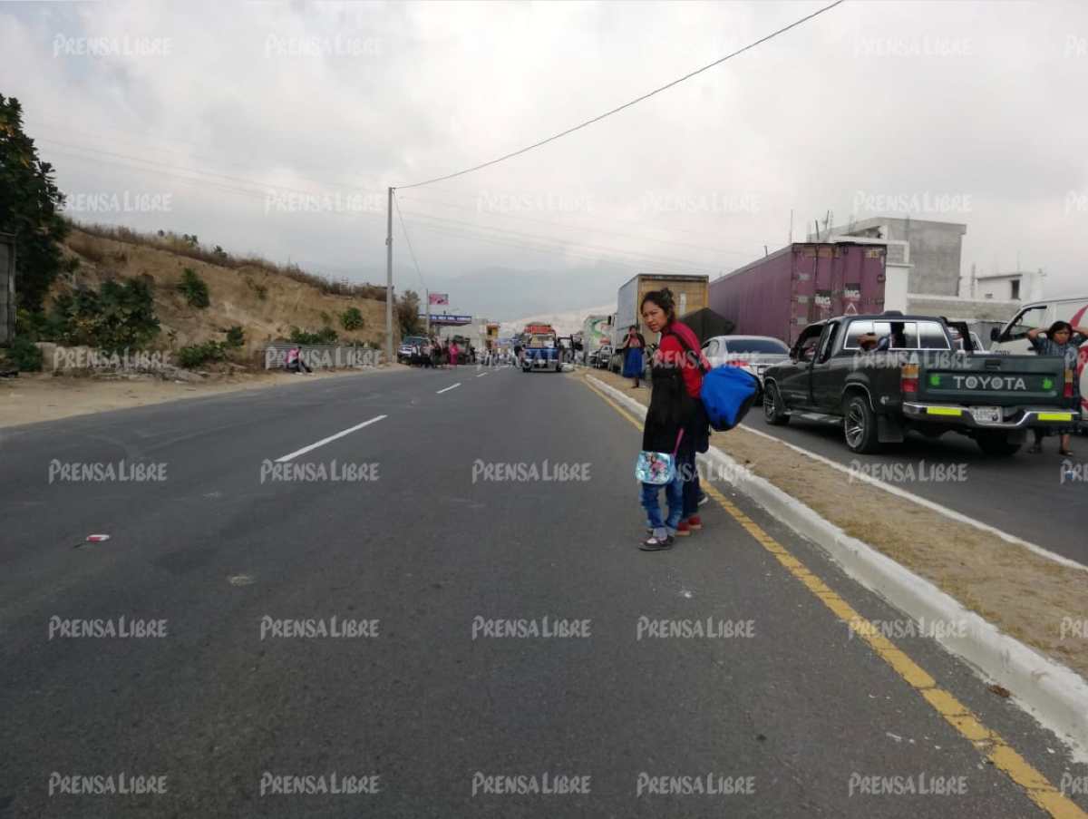 Una de las personas afectadas por bloqueo en la ruta Interamericana.