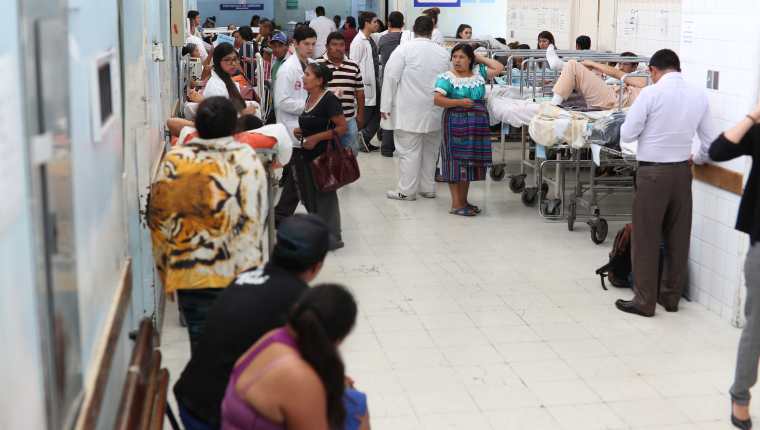 Los niveles de atención en los hospitales y centros del salud del país no logran cubrir la demanda de los guatemaltecos en el tema de salud. (Foto Prensa Libre: Hemeroteca PL)