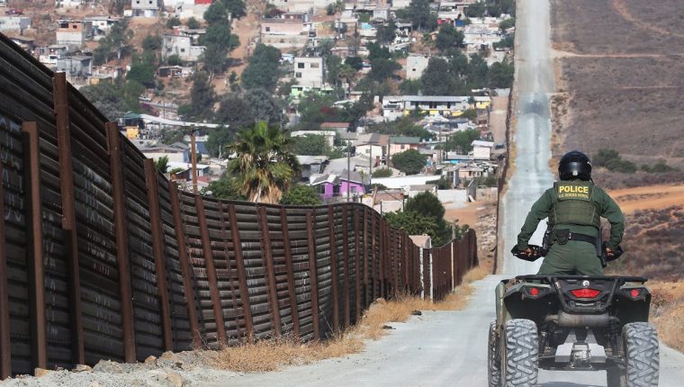 El gobierno estadounidense para frenar el ingreso de migrantes centroamericanos a su territorio cerrará la frontera en los próximos días. (Foto Prensa Libre: Hemeroteca PL)  