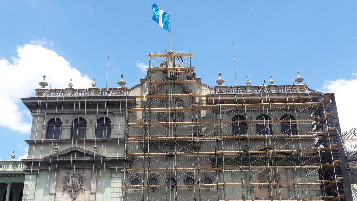 Este año el Ministerio de Cultura destinó caso Q22 millones para reparar la fachada del Palacio Nacional de la Cultura; sin embargo, esa cartera es la que más baja ejecución muestra. (Foto Prensa Libre: Hemeroteca PL)