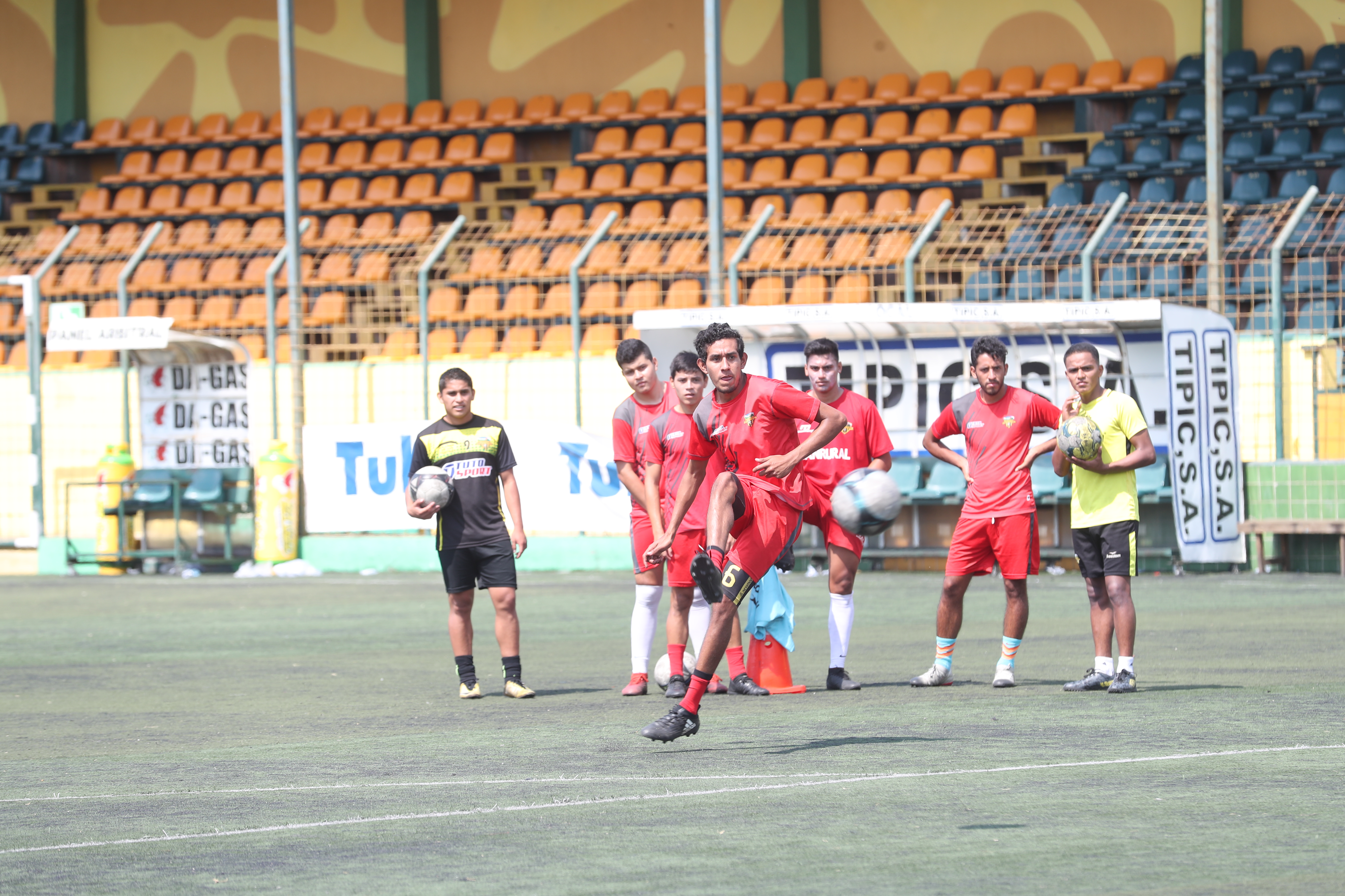 Javier Romero, quien en el torneo pasado estuvo como portero con Petapa, pasará a ser tomado en cuenta como atacante (Foto Prensa Libre: Edwin Fajardo)