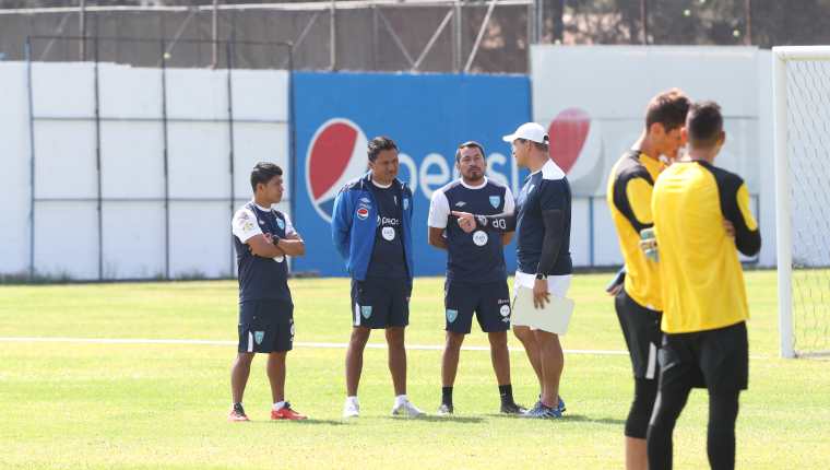 Amarini Villatoro durante el entrenamiento de este sábado por la mañana, en el Proyecto Goal. (Foto Prensa Libre: Edwin Fajardo)