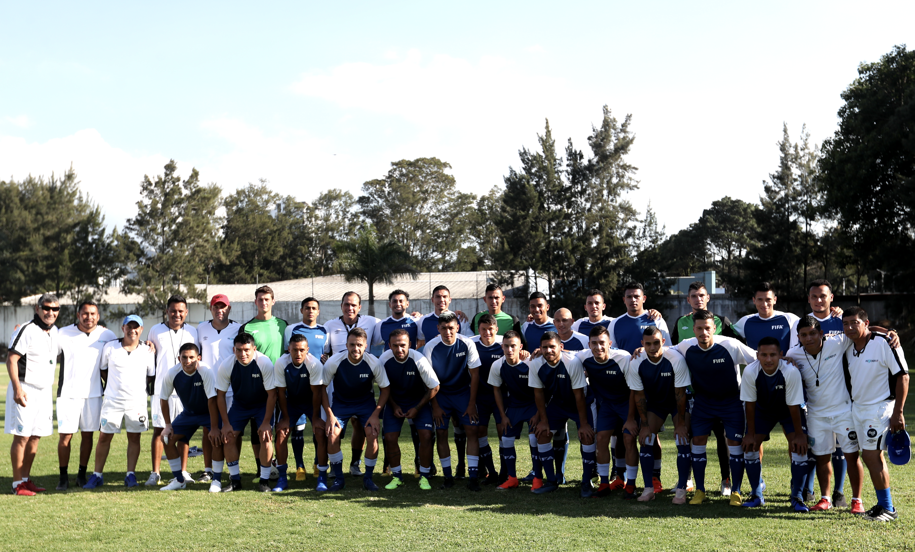 Este es el grupo de seleccionados que acudieron a la primera convocatoria de Amarini Villatoro al mando de la Bicolor. (Foto Prensa Libre: Carlos Vicente)