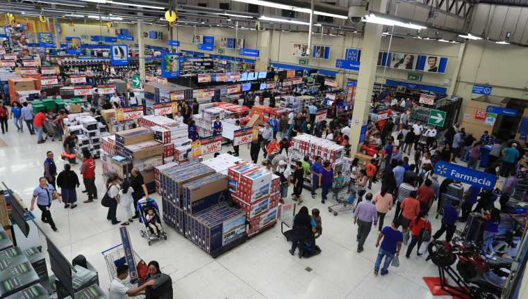 La demanda interna crecerá por el mayor flujo de remesas, según las autoridades. (Foto Prensa Libre: Hemeroteca)