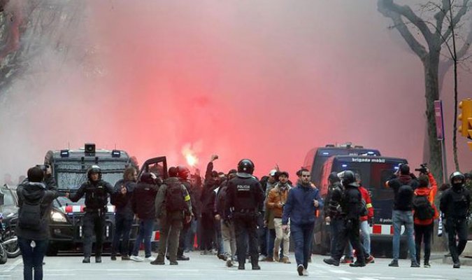 Peleas entre aficionados del Barcelona y del Lyon dejan 10 heridos y 5 detenidos