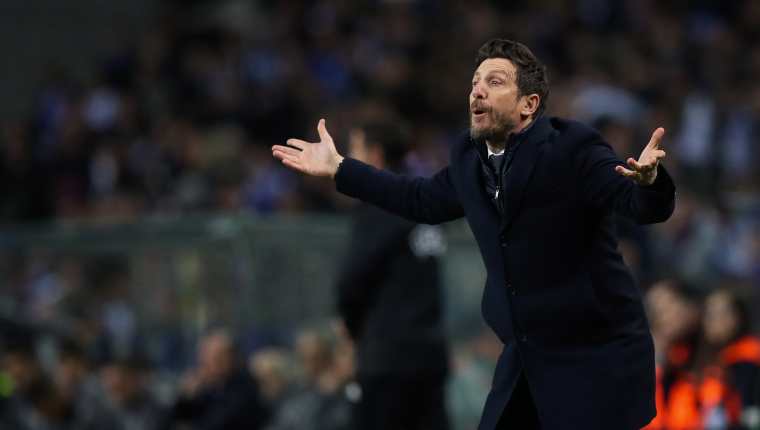 El técnico Eusebio Di Francesco fue destituido del AS Roma, tras ser eliminado por el Oporto. (Foto Prensa Libre: AFP).