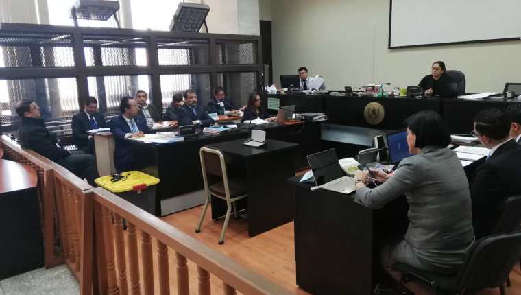 La audiencia de primera declaración contra cuatro implicados en el caso financiamiento de la UNE se desarrolla en el Juzgado de Mayor Riesgo A. (Foto Prensa Libre: Kenneth Monzón)