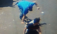 Momento en que sicario intenta huir con cómplices en Chiquimula. (Foto Prensa Libre: Tomada de video).