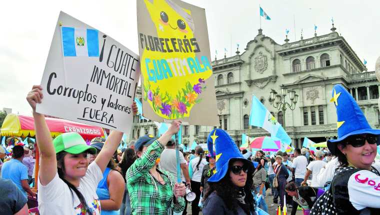 Una protesta en la Plaza de la Constitución contra la corrupción. (Foto Prensa Libre: Hemeroteca PL)