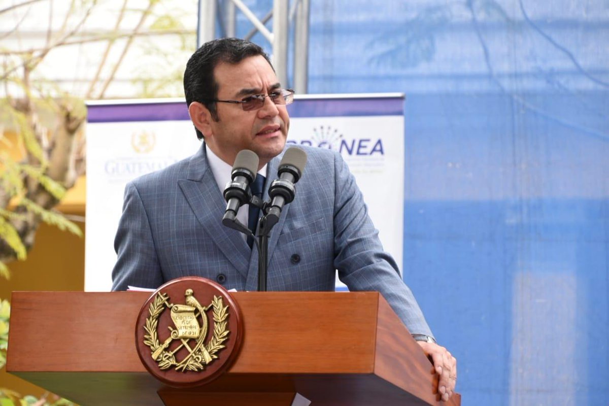 El presidente Jimmy Morales cuestionó a los medios independientes en su discurso durante una actividad en el Ministerio de Educación. (Foto Prensa Libre: Gobierno de Guatemala)