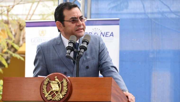 El presidente Jimmy Morales cuestionó a los medios independientes en su discurso durante una actividad en el Ministerio de Educación. (Foto Prensa Libre: Gobierno de Guatemala)