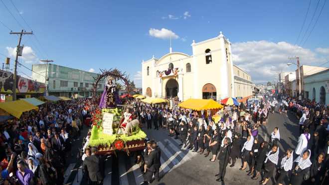 La procesión es conocida como Penitencial de los Siete Dolores de la Virgen. Foto Prensa Libre: Jurgen Wellman