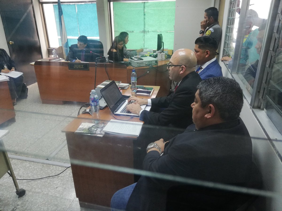 El juez Eduardo Cojulún, procesó a Luis Gómez después de dos días de audiencia. (Foto Prensa Libre: Kenneth Monzón)