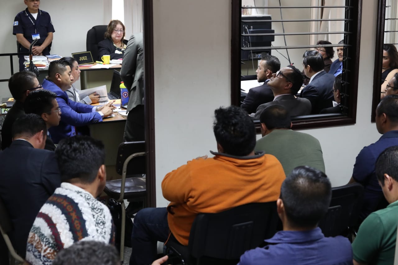 En el Juzgado Segundo Penal, a cargo de Virginia de León, se realizó la audiencia de primera declaración. (Foto Prensa Libre: Esbin García)